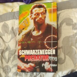 Schwarzenegger Predator VHS Cover